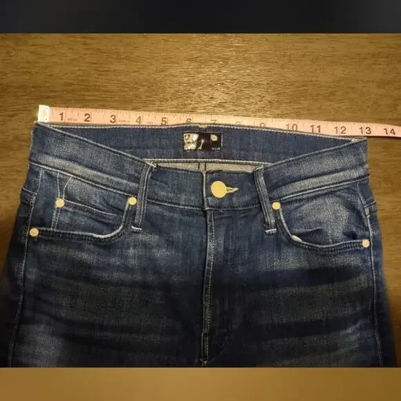 MOTHER The Mid Rise Dazzler Crop Fray Jeans In Squeeze It Size 25